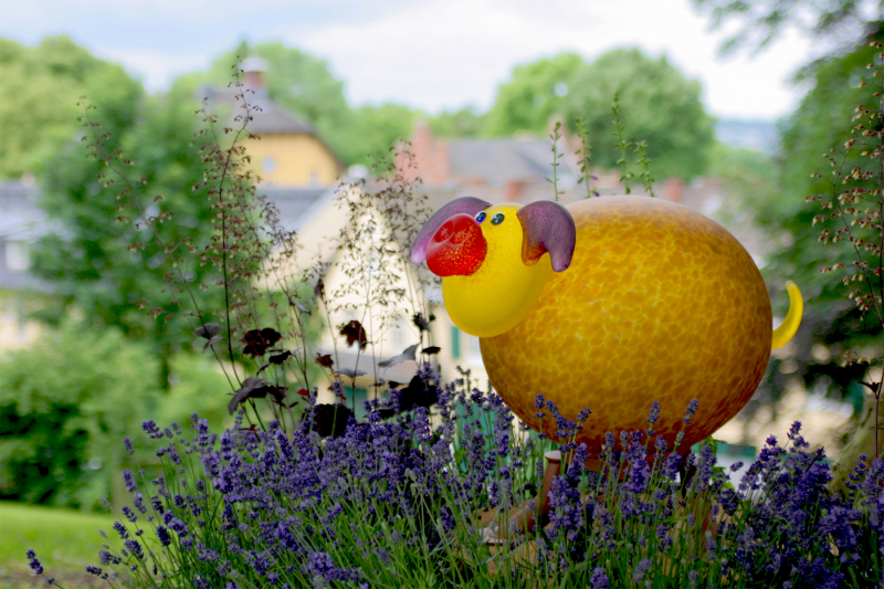 oo_pig_light-object_amber_sum.event_wmh_mj_IMG_5238_2